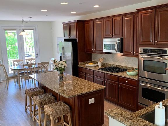 3rd image of 2816 Persimmon Pl #B6