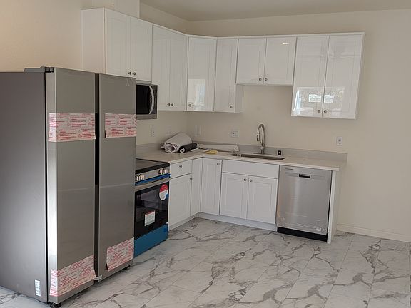 4th image of 910 Patrick Dr