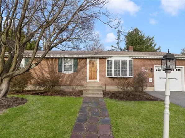 234 Lake Garden Dr, Cranston, RI 02920