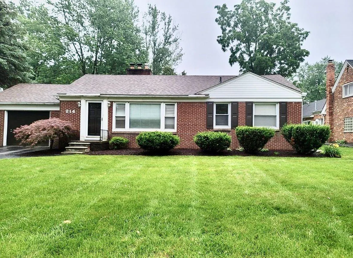 214 Marlborough Dr photo 1