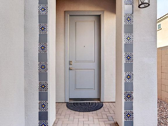 5th image of 253 E BALSAM Drive