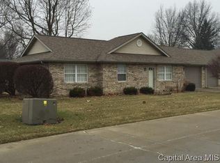 1315 W Park Ave APT 1, Taylorville, IL 62568
