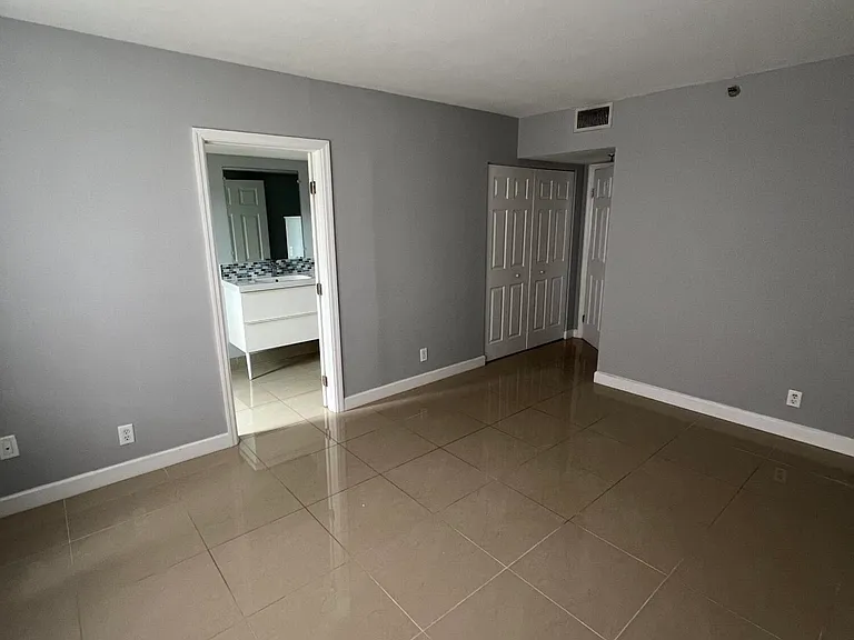 9235 SW 8th St #503 — Photo 5