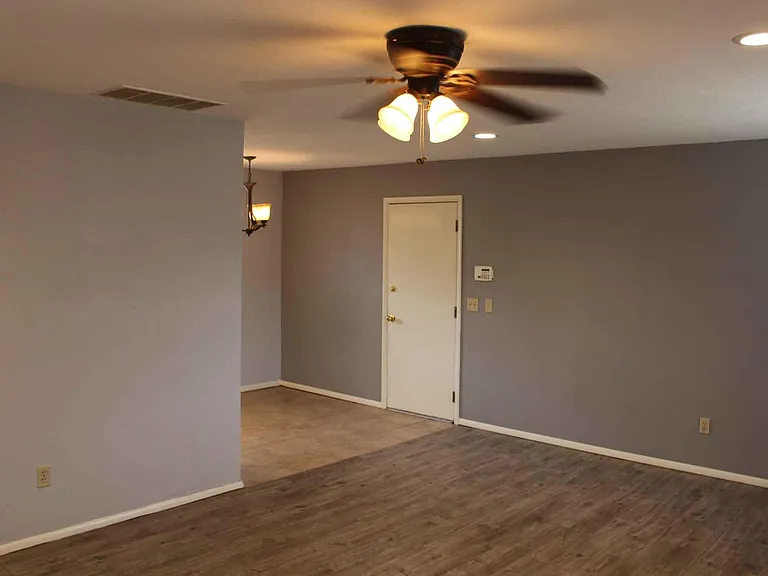 5101 N Hamilton Dr — Photo 5