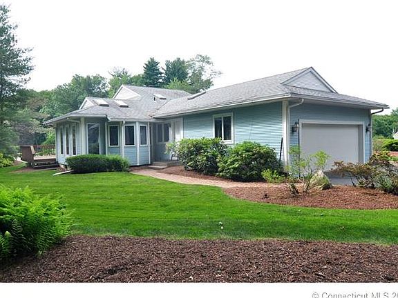 REAR EXTERIOR / PRIVATE YARD