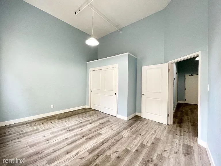 371 12th St #7 — Photo 9