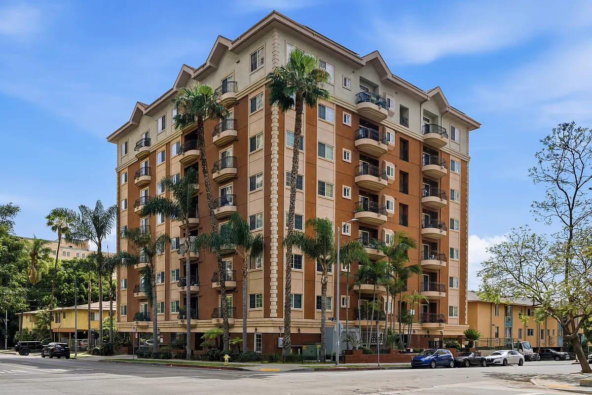 Building Photo - 700 S Ardmore Ave #304