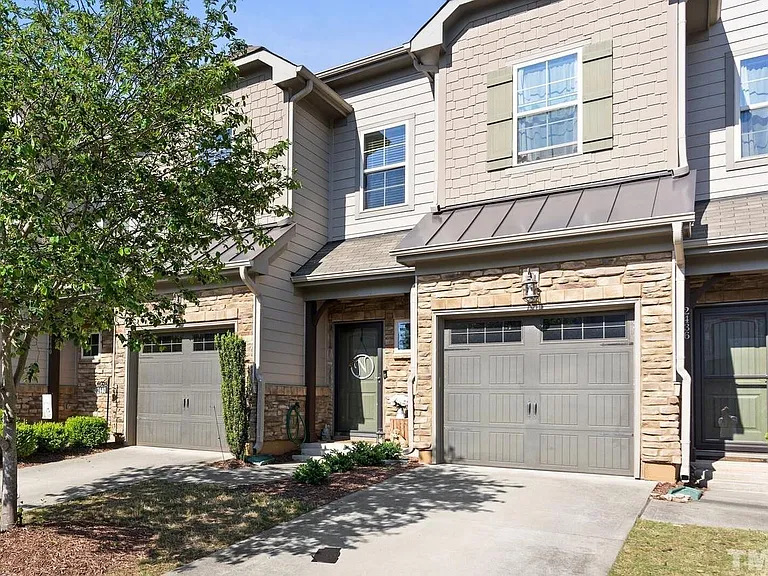 2438 Baslow Dr — Photo 29