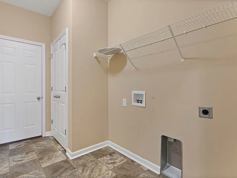 215 Classy Ct — Photo 19
