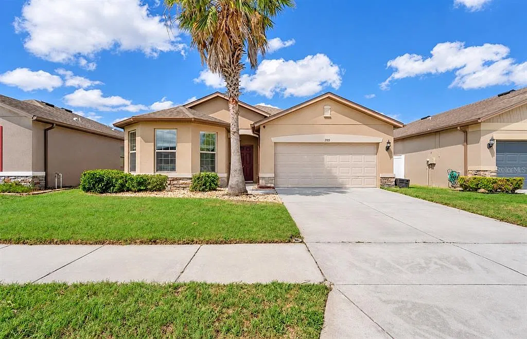 3 bed, 2.0 bath, 1700 sqft, $2,000 — Photo 1