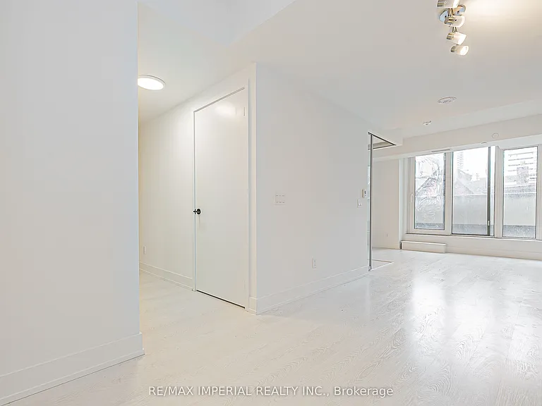 308 Jarvis St #305 — Photo 10