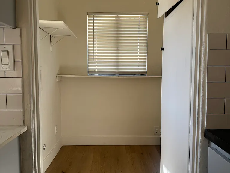 323 W I St — Photo 4