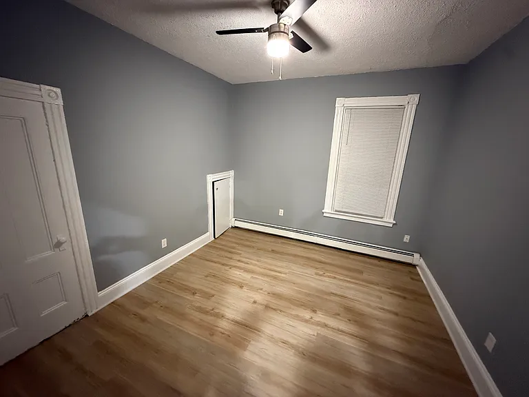 249 Orms St #I — Photo 18