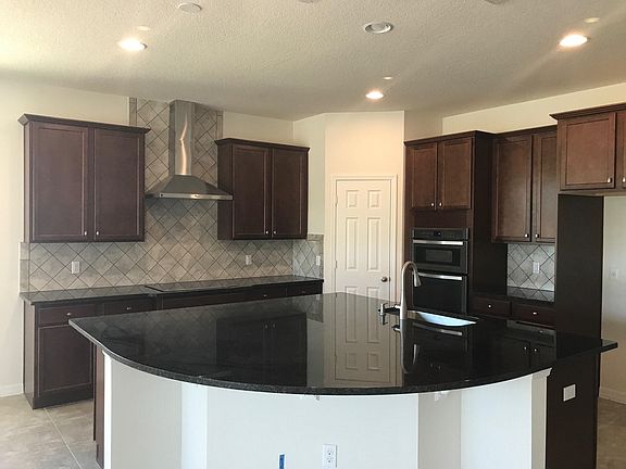 Kitchen with large island