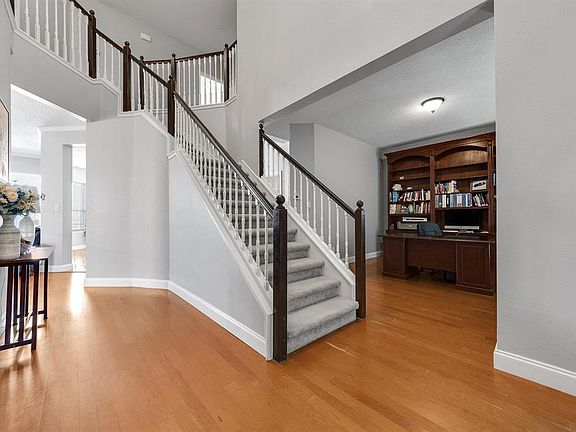 3rd image of 7506 Silverthorn Dr