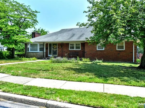 88 Spring Valley Rd, Oradell, NJ 07649