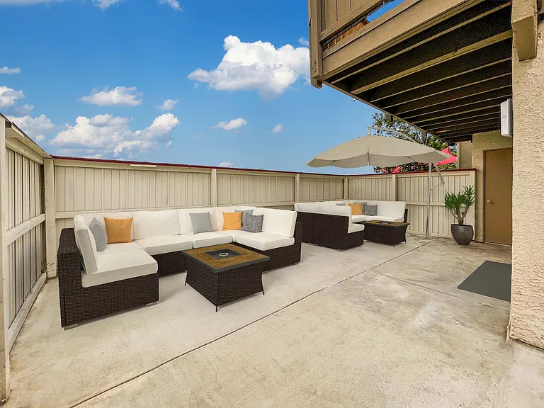 Country Club Apartments — Photo 16