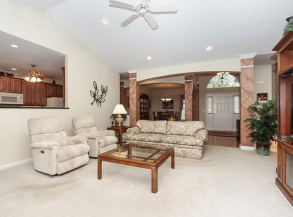 5th image of 70 Glenbrook Cir