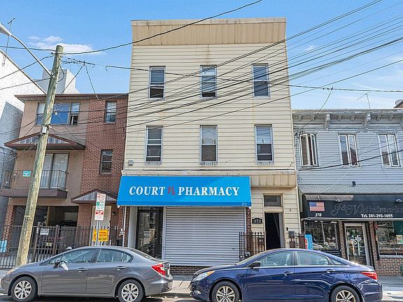 3rd image of 372 Summit Ave