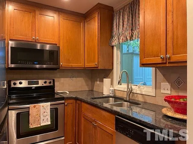 2 bed, 1321 sqft, $2,200 — Photo 3