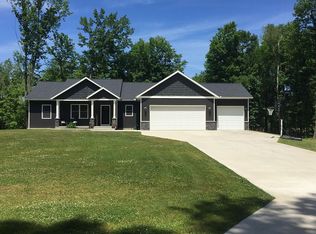 12512 Beechnut Dr, Ravenna, MI 49451