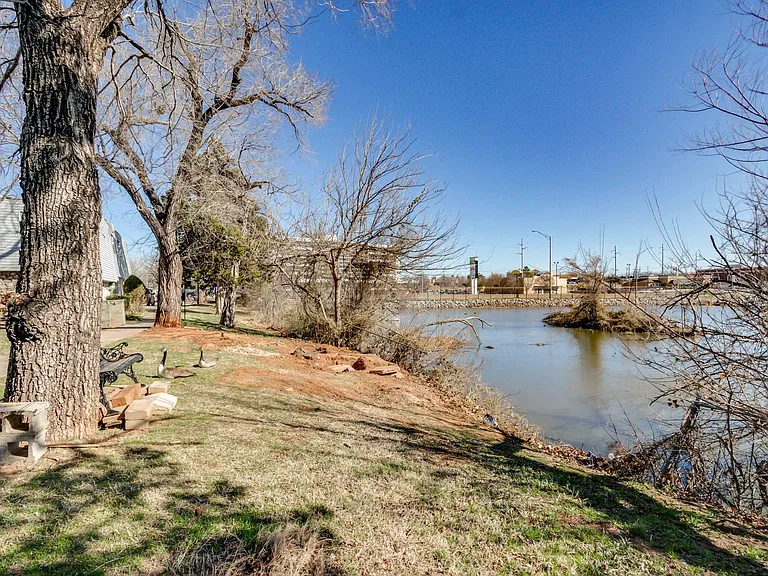 6026 Nw Expy #C — Photo 30