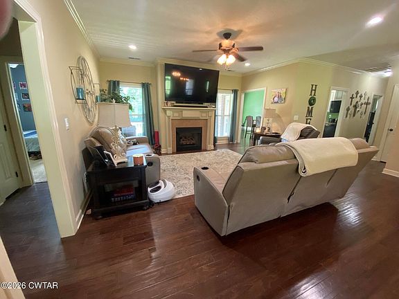 4th image of 100 Valley View Dr