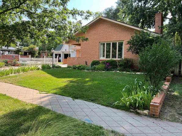 415 State St, Larned, KS 67550