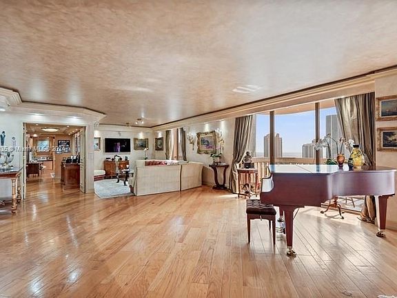 4th image of 19355 Turnberry Way APT 17GR