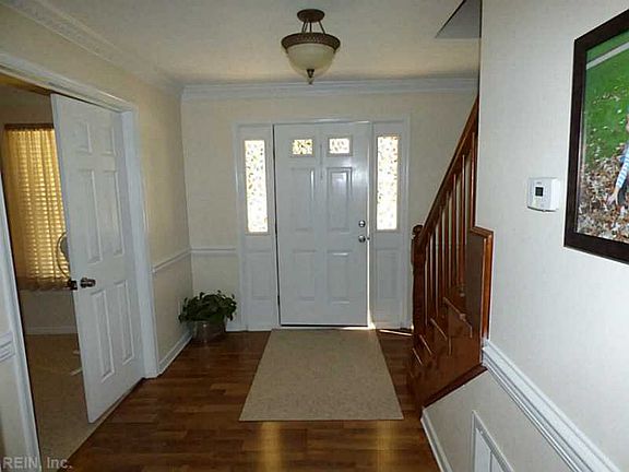 3rd image of 533 Warrick Rd