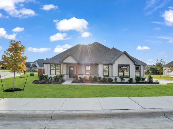 104 Smoky Oak Ln, Weatherford, TX 76087