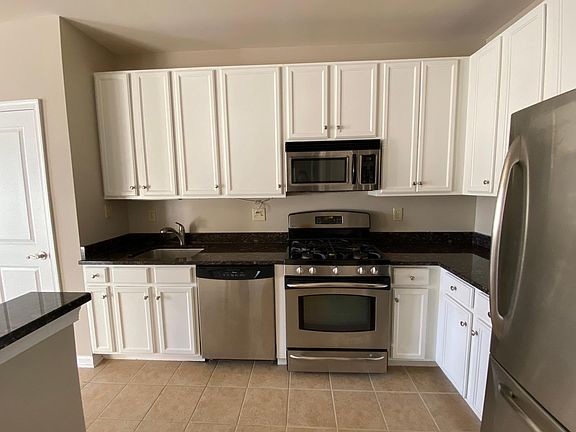 4th image of 2665 Prosperity Ave APT 306