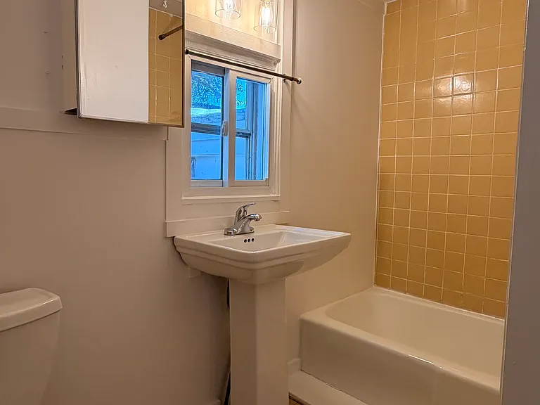 12 Maryland Ave #E — Photo 7
