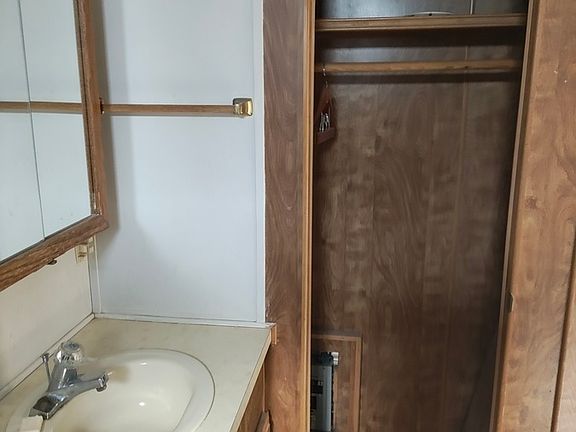 5th image of 4240 E Lee St Unit 37