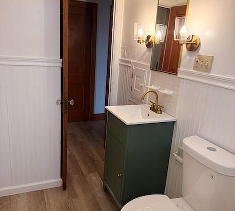 4th image of 120 Victoria Blvd #1