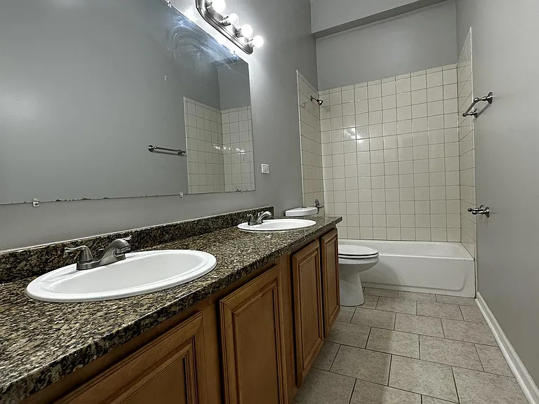 2438 N Laramie Ave #1N — Photo 12