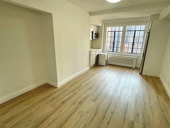 2nd image of 5 Tudor City Pl #1556