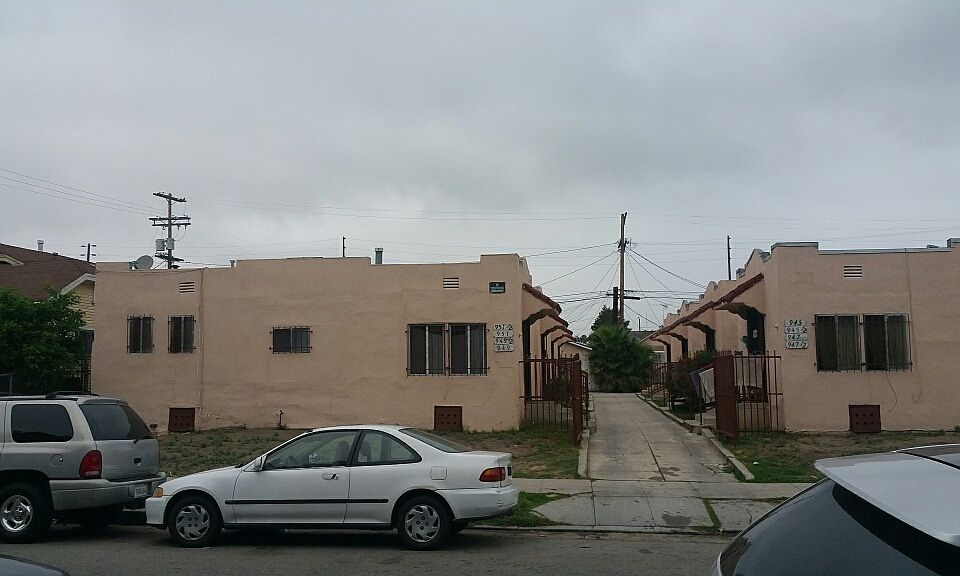 1st image of 949 W 62nd Pl
