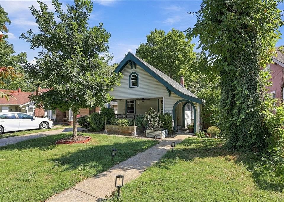 1st image of 3823 Genessee St