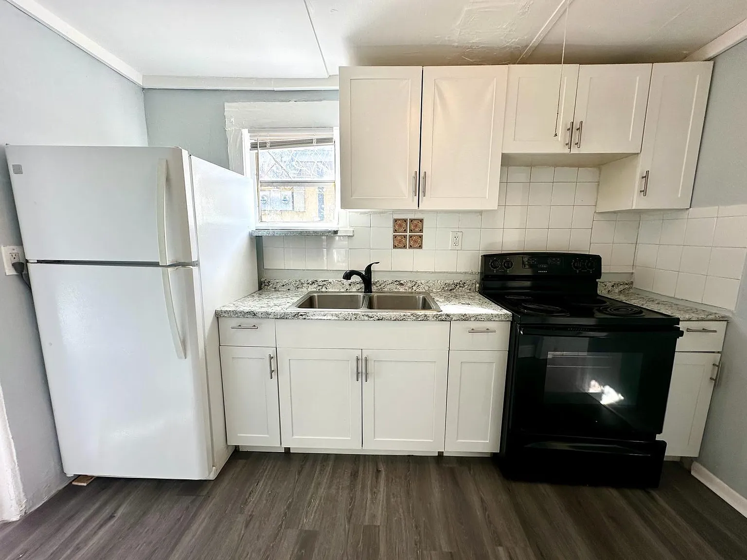 3 bed, 1.0 bath, 1000 sqft, $1,850 — Photo 1