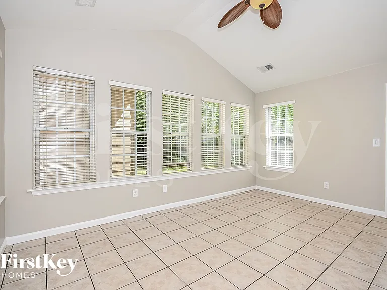 2033 Greenhill Pass — Photo 6