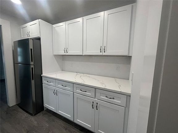 2nd image of 37 Summit St