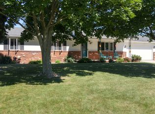 1611 Red Bud Dr, Northwood, OH 43619