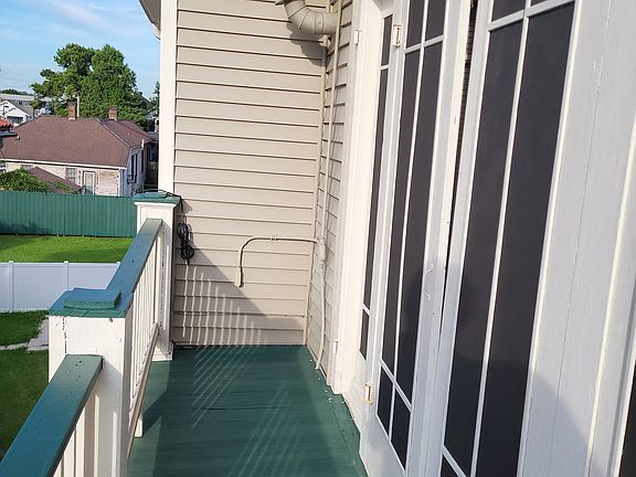 4th image of 2231 Marengo St #C