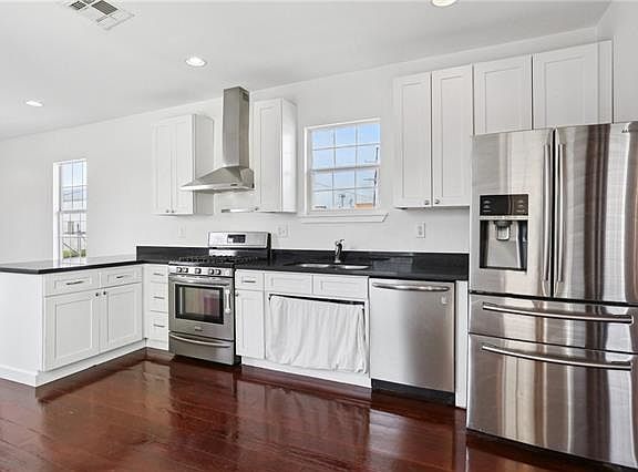 3rd image of 1400 Japonica St