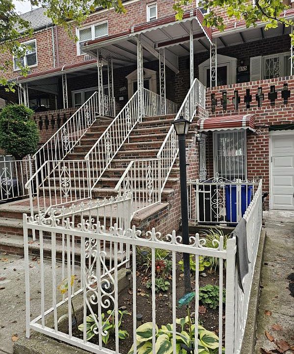 1st image of 855 E 55th St #1