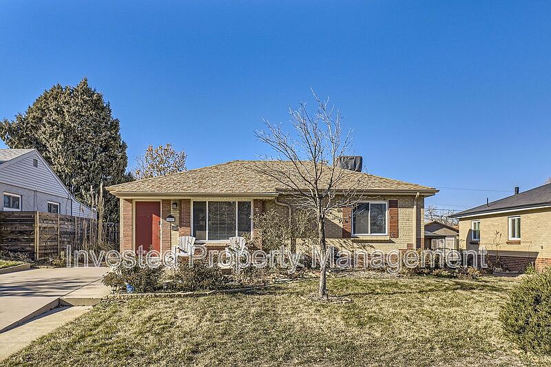 1st image of 3267 Ivanhoe St