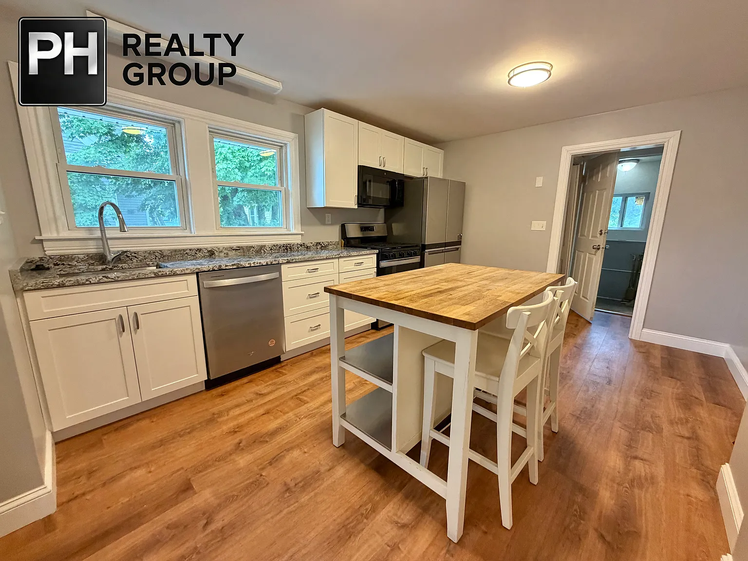 2 bed, 1200 sqft, $2,900 — Photo 2