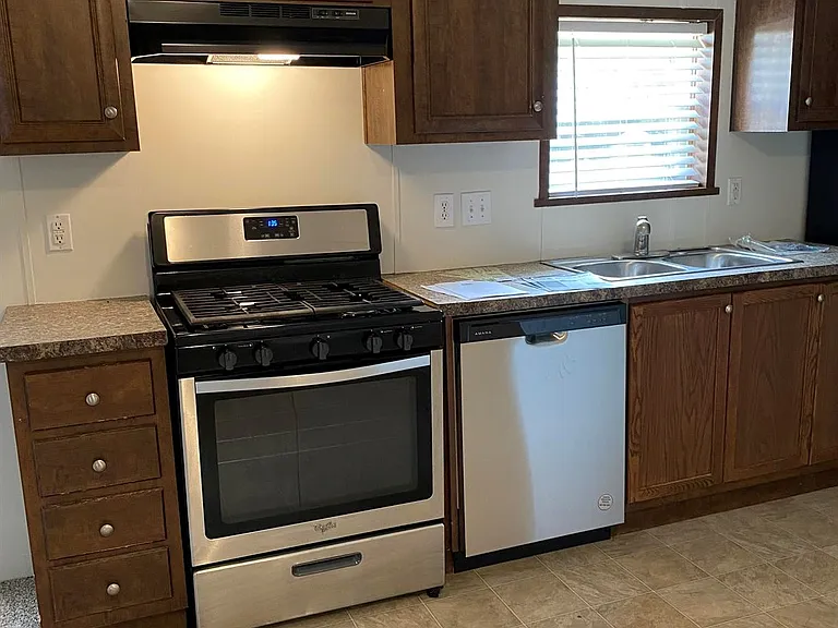 1600 N Willis Dr — Photo 17