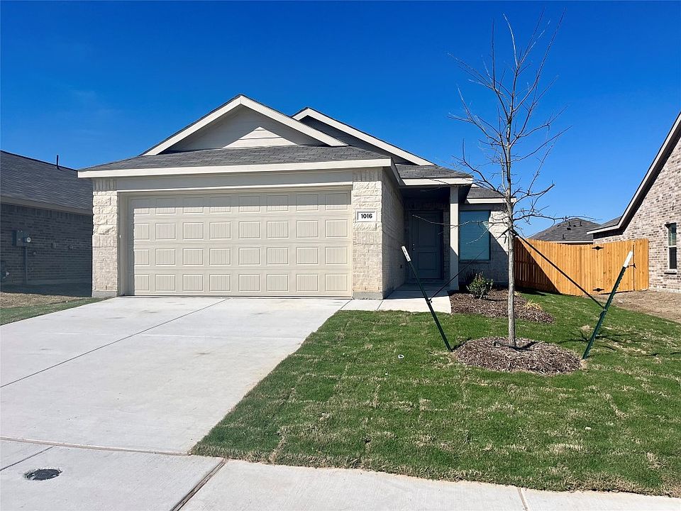1st image of 1016 Bel Mares St